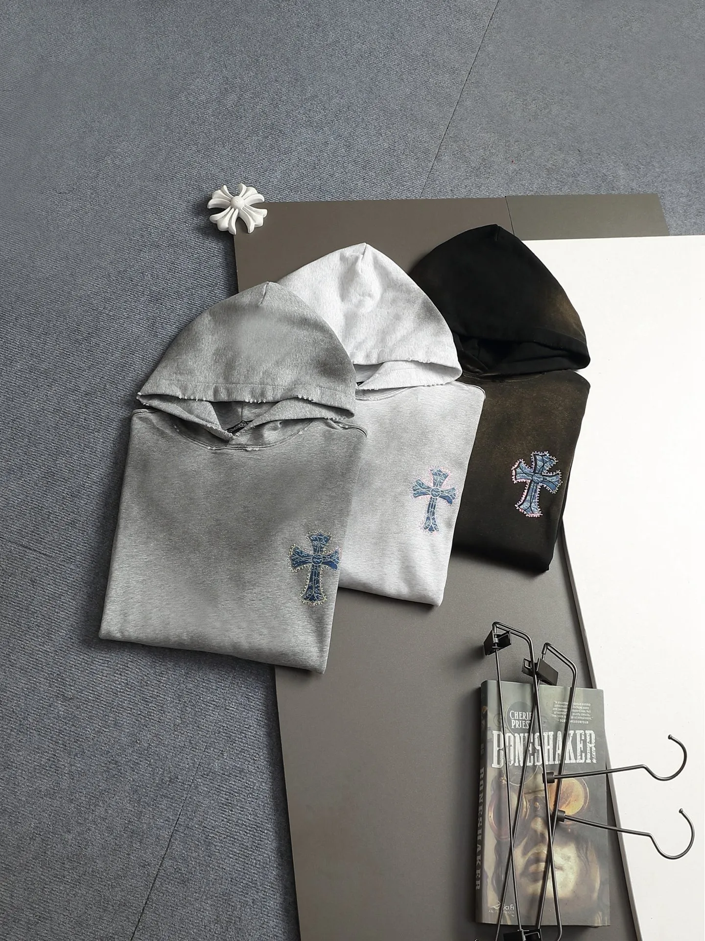 𝗖𝗵𝗿𝗼𝗺𝗲 𝗛𝗲𝗮𝗿𝘁𝘀/ 2026 New Arrival Original 👑 ！ ！ ！ 👍 ✂️Quality , ！ 。 ： ➕100% 。Authentic ➕ ➕3D ➕ ： ！ ！ Authentic ！ Same Style ！ Black Dark Gray Light Gray Size：S-XL